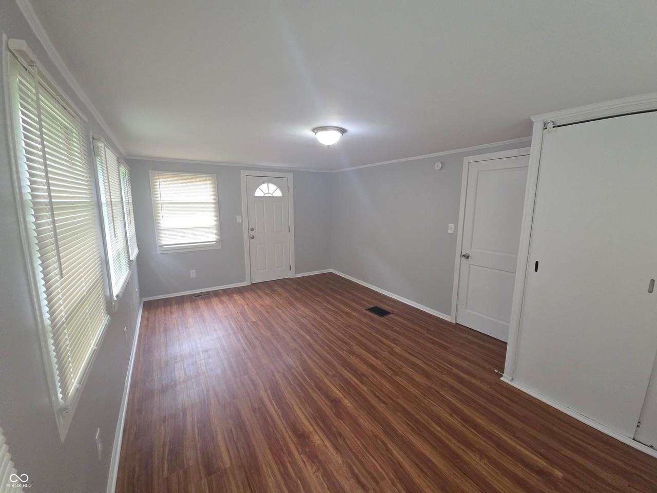 4969 Crittenden Ave - Photo 5 of 23