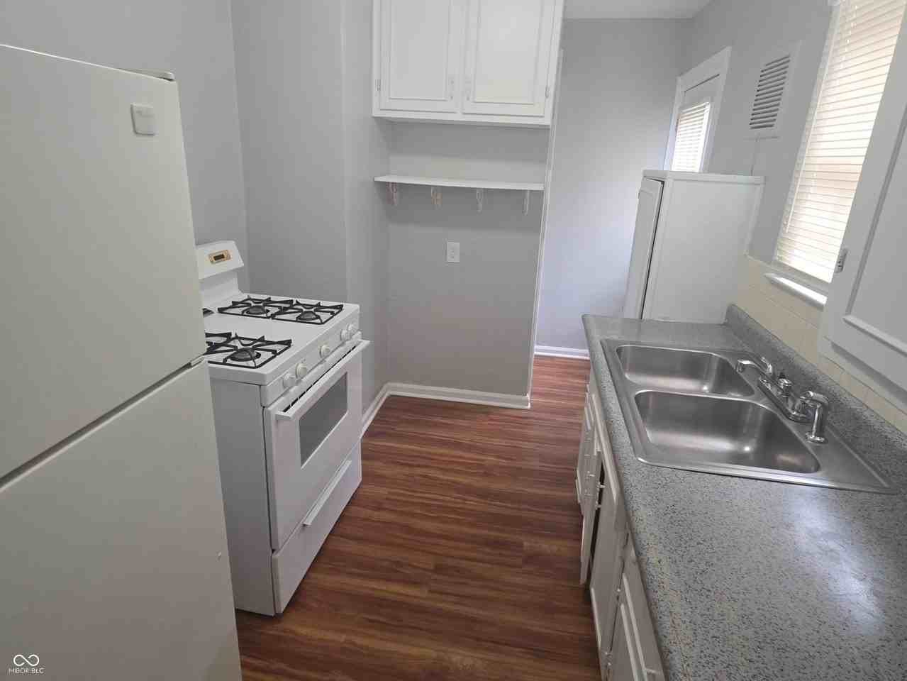 4969 Crittenden Ave - Photo 7 of 23