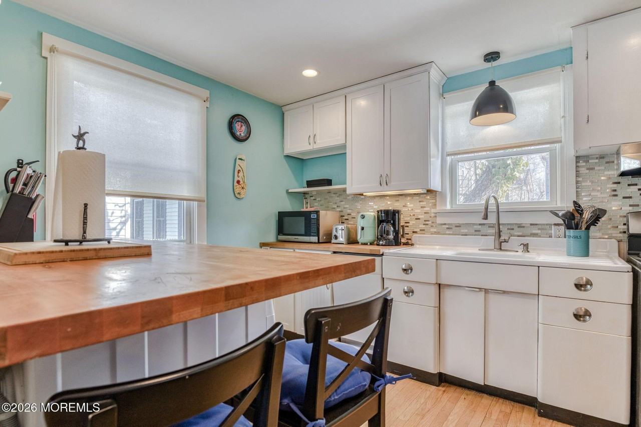 127 Lawrence Ave - Photo 5 of 16