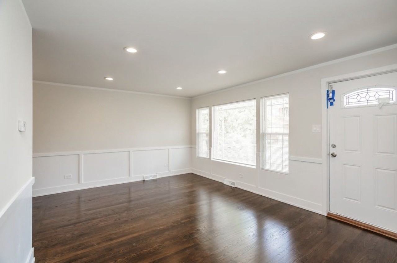 9206 S Harper Ave - Photo 2 of 10