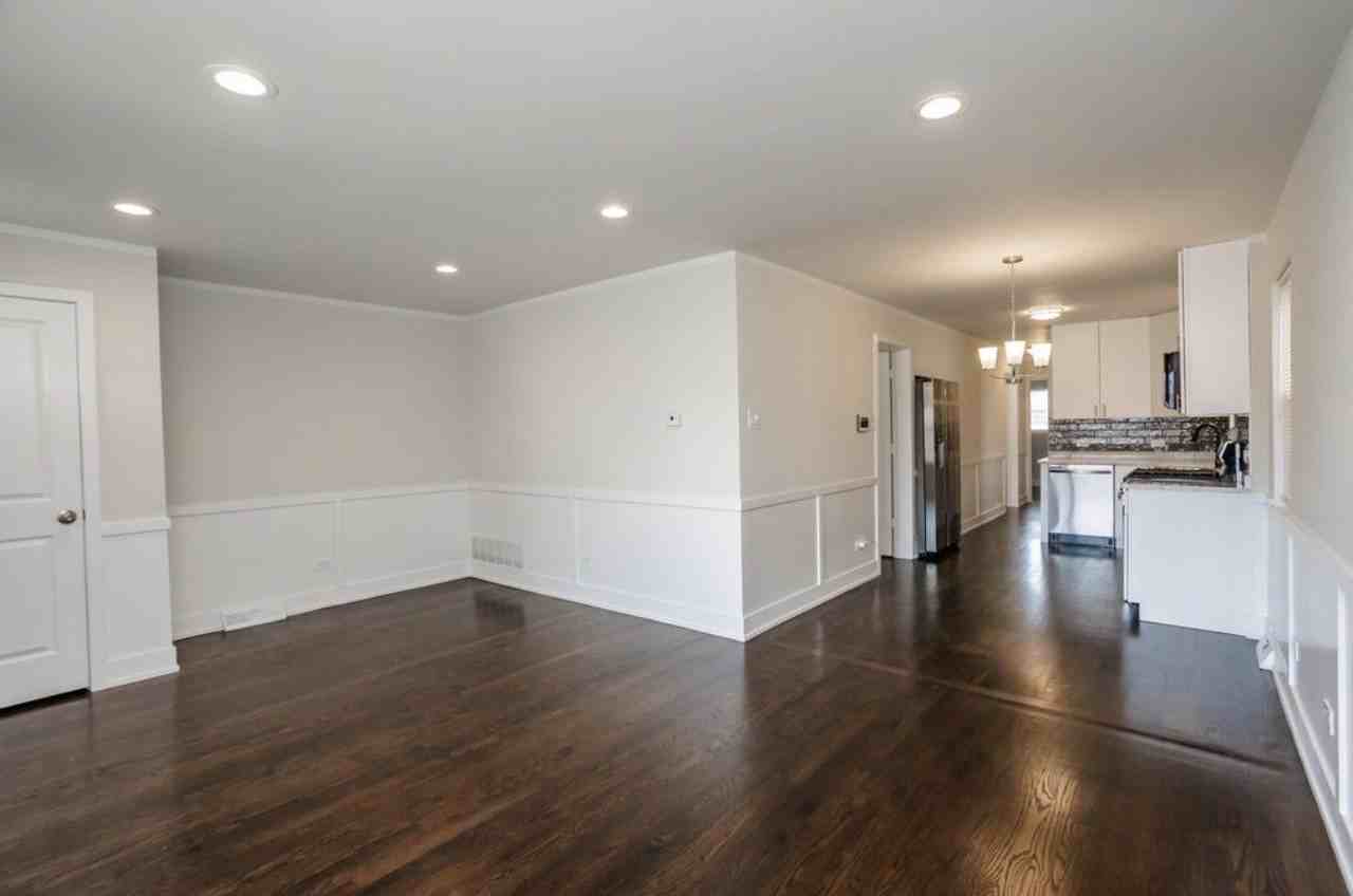 9206 S Harper Ave - Photo 4 of 10