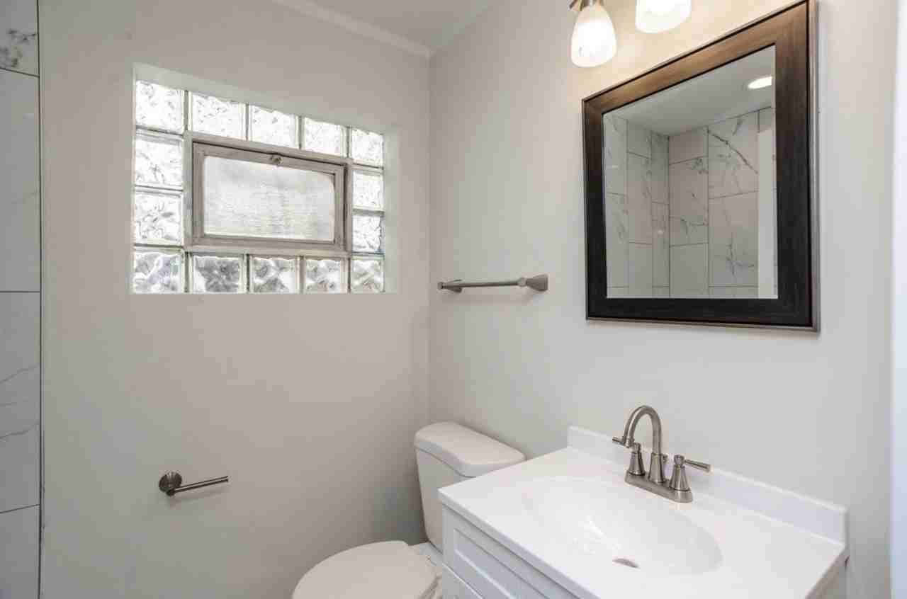 9206 S Harper Ave - Photo 6 of 10