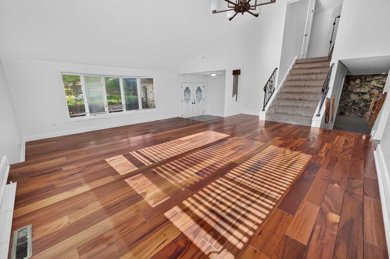 16W707 90th St - Photo 4 of 22