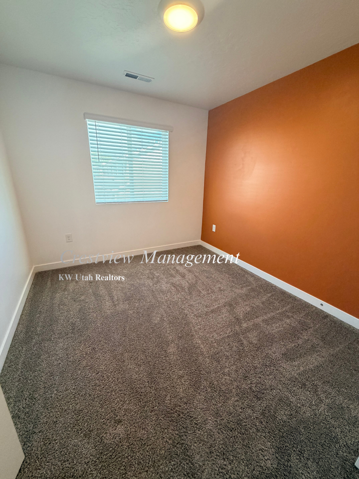 2803 N Airmen Ave - Photo 5 of 17