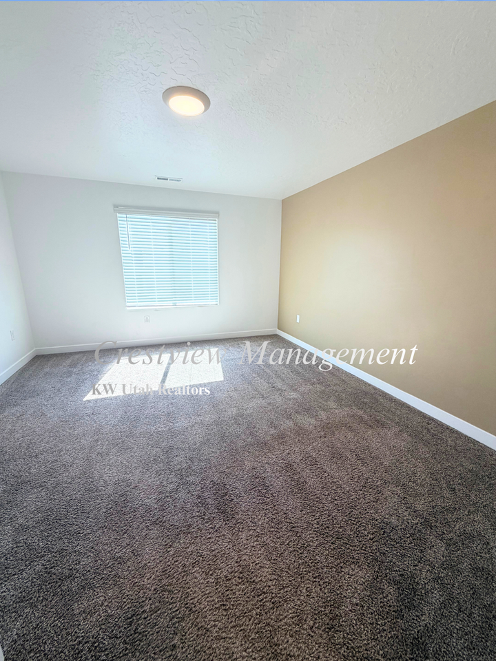 2803 N Airmen Ave - Photo 6 of 17