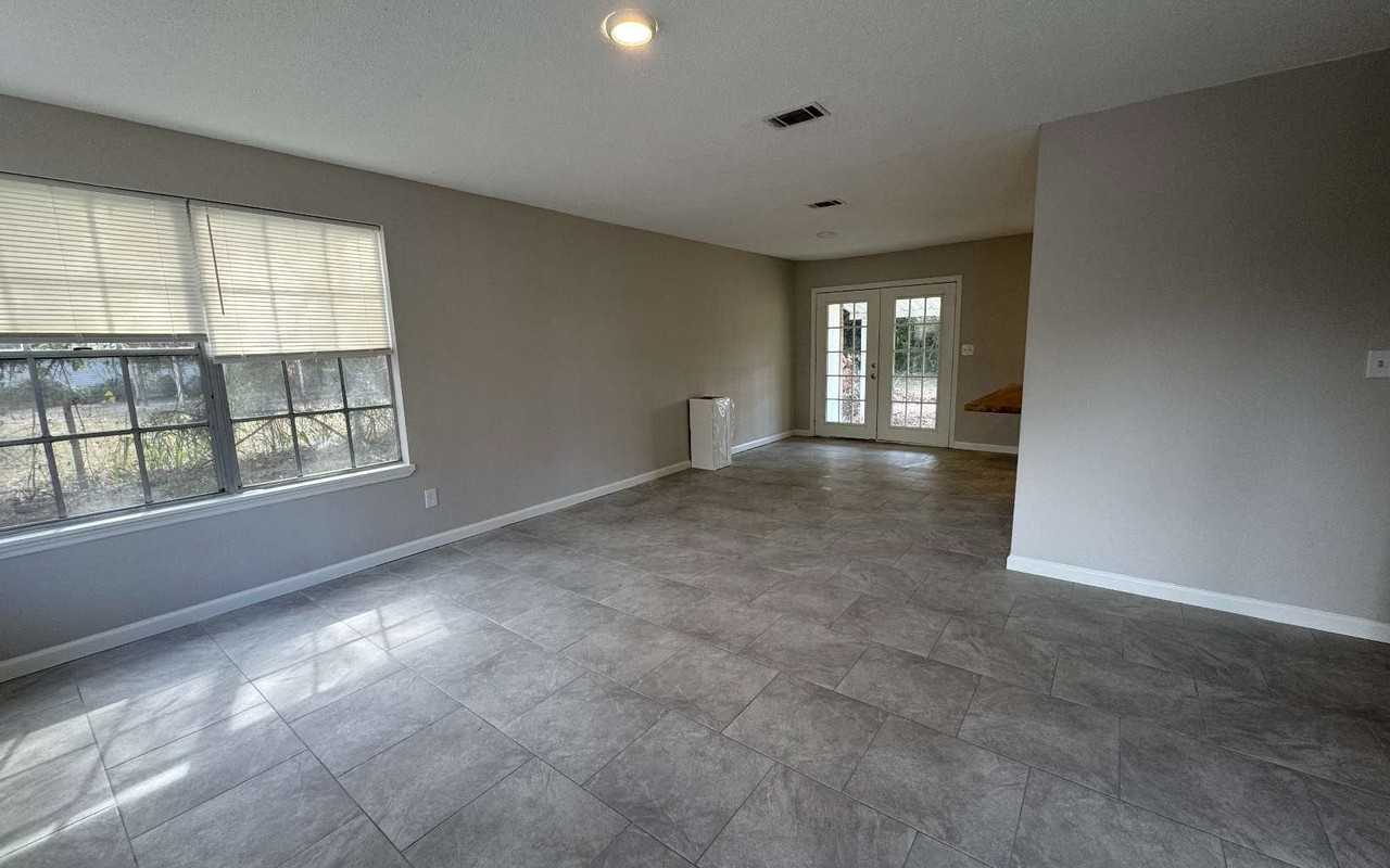 256 Se Lomond Ave - Photo 3 of 11