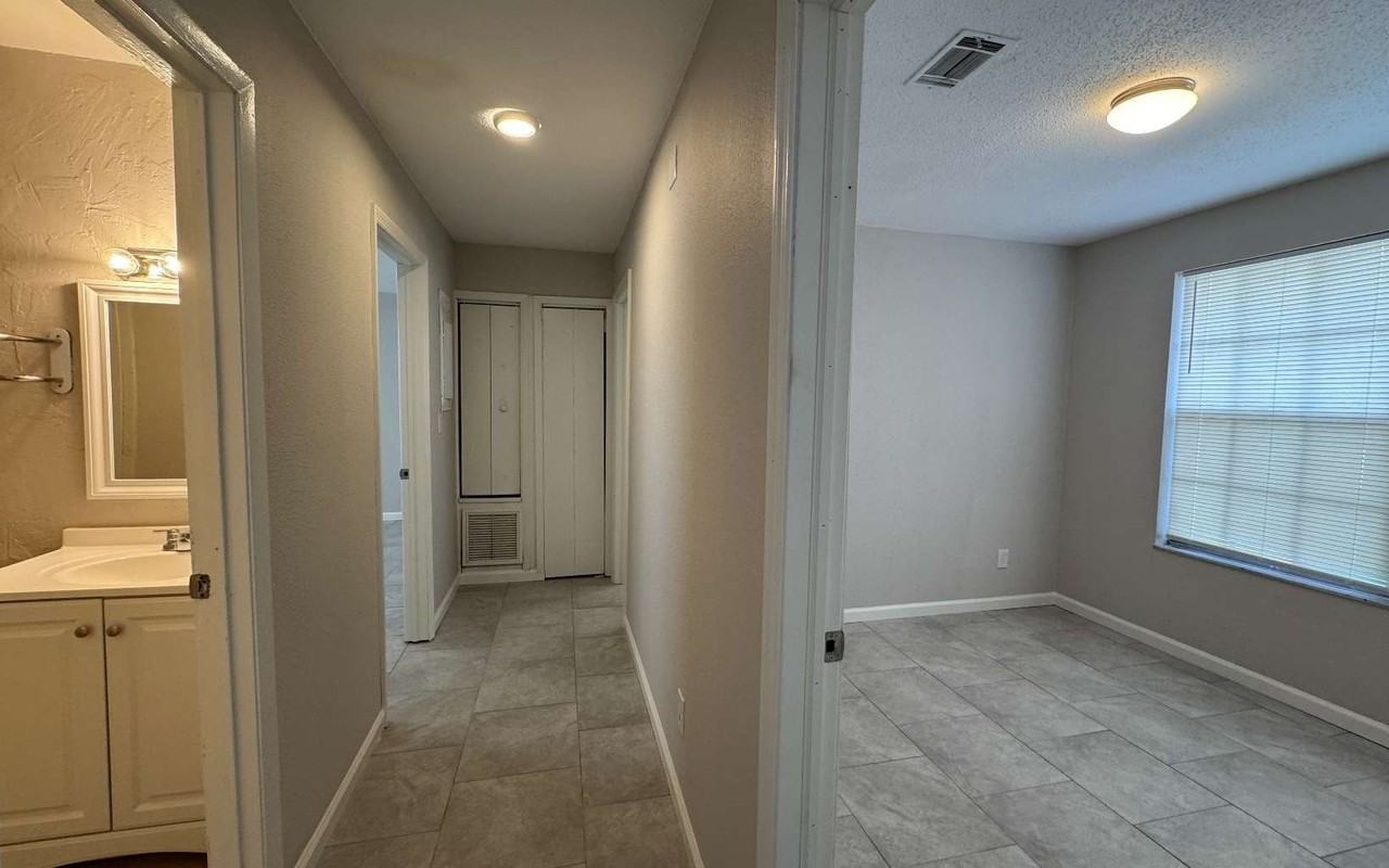 256 Se Lomond Ave - Photo 5 of 11