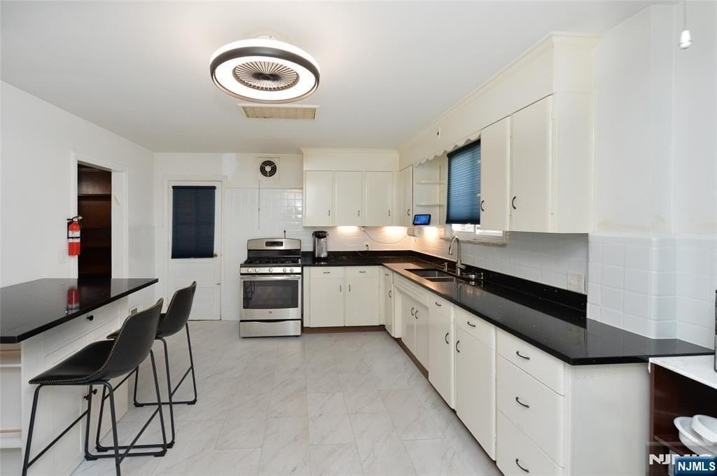 968 Byron Ave - Photo 4 of 18