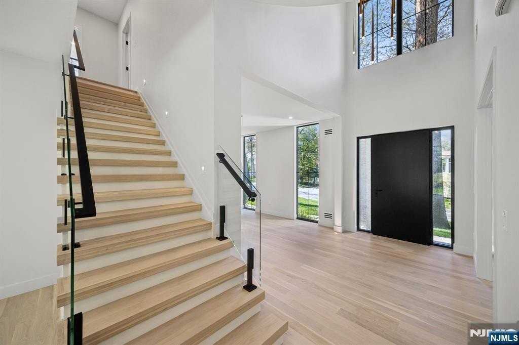 242 Hardenburgh Ave - Photo 3 of 49