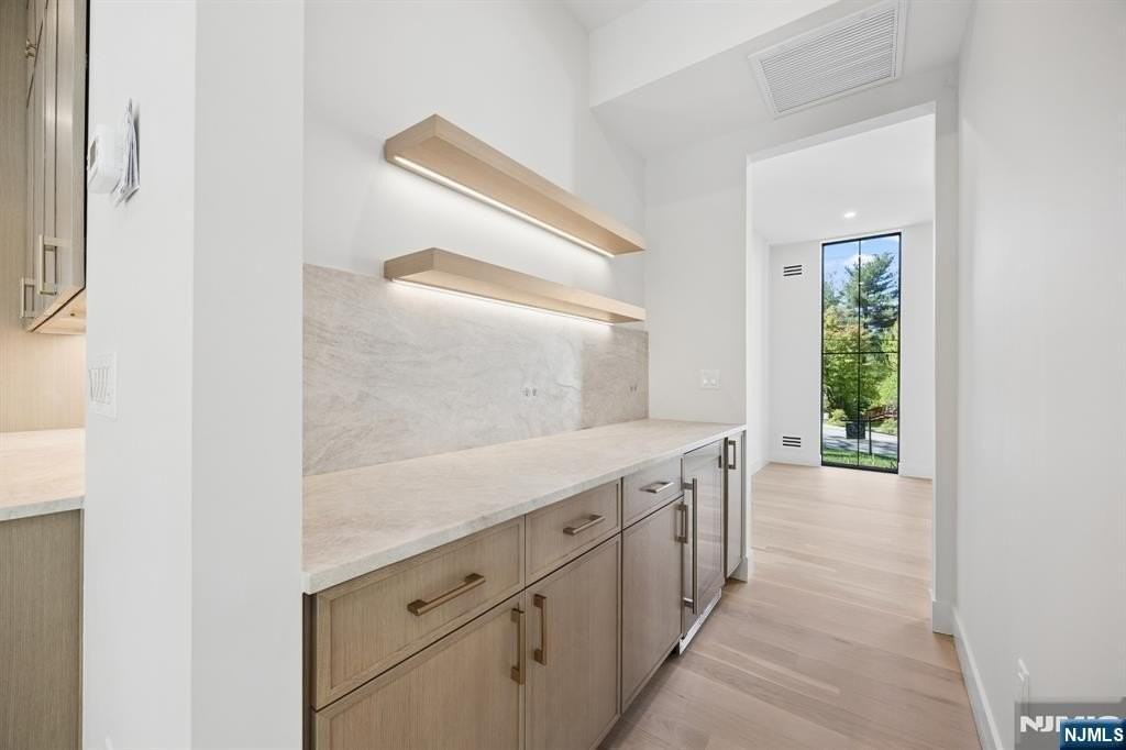 242 Hardenburgh Ave - Photo 7 of 49