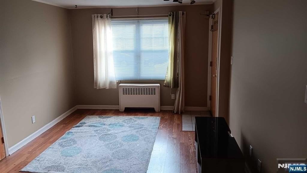 112A Hastings Ave - Photo 2 of 6