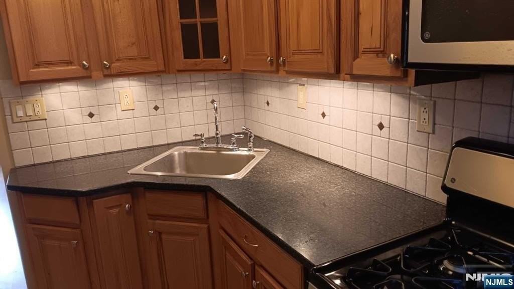 112A Hastings Ave - Photo 4 of 6