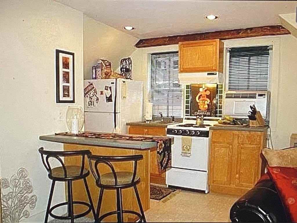 168 Fleet St - Photo 3 of 14