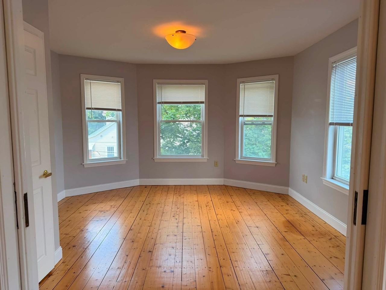 575 Summer St - Photo 2 of 8