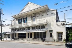 featured image of 8120 Oak St