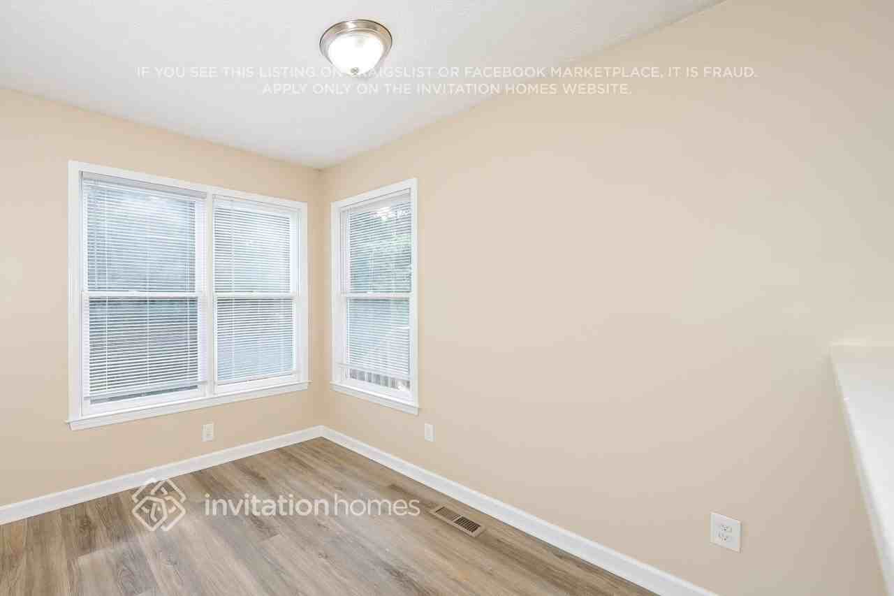 1306 Smokerise Ln - Photo 5 of 17