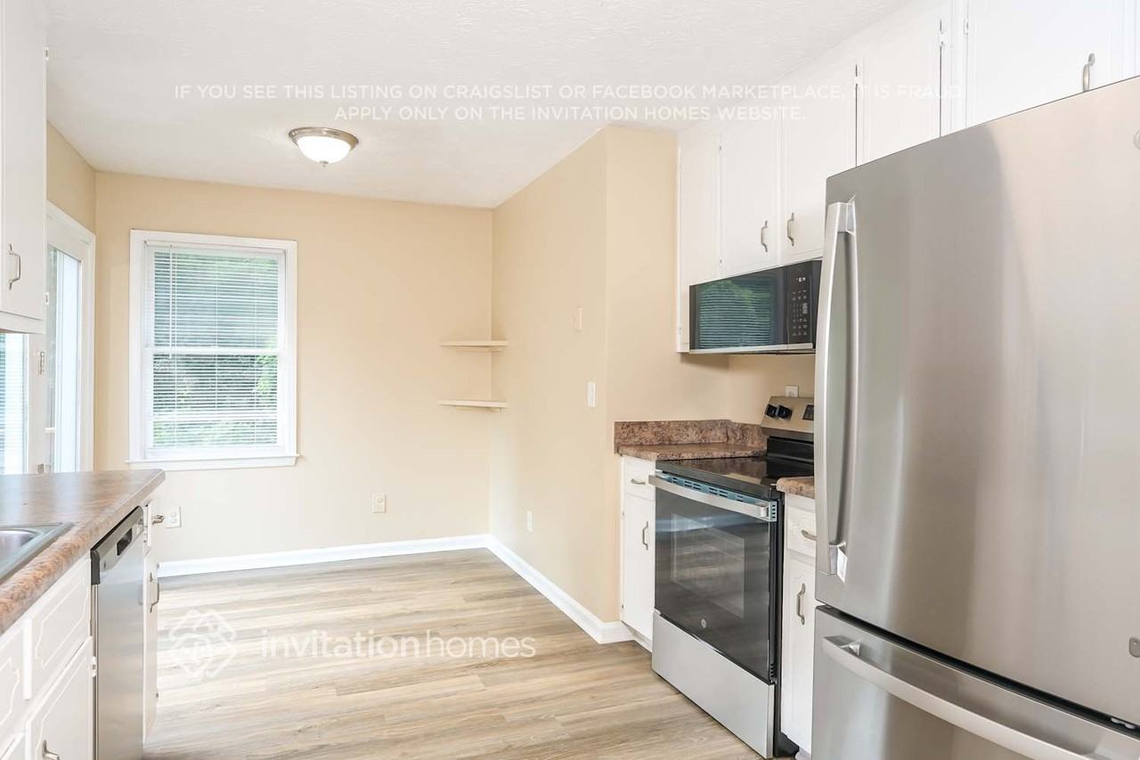 1306 Smokerise Ln - Photo 7 of 17