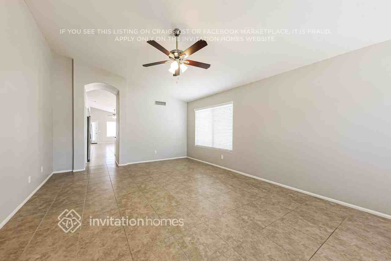 12439 W Rancho Dr - Photo 3 of 17