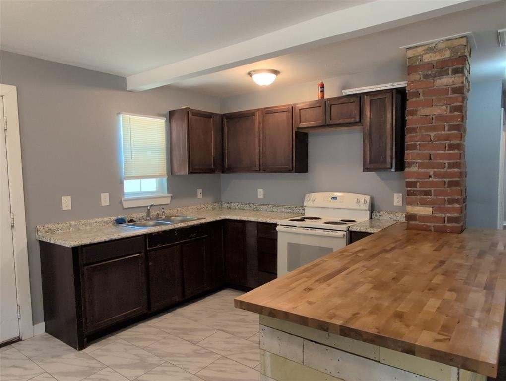 725 Ne 25th St - Photo 4 of 14