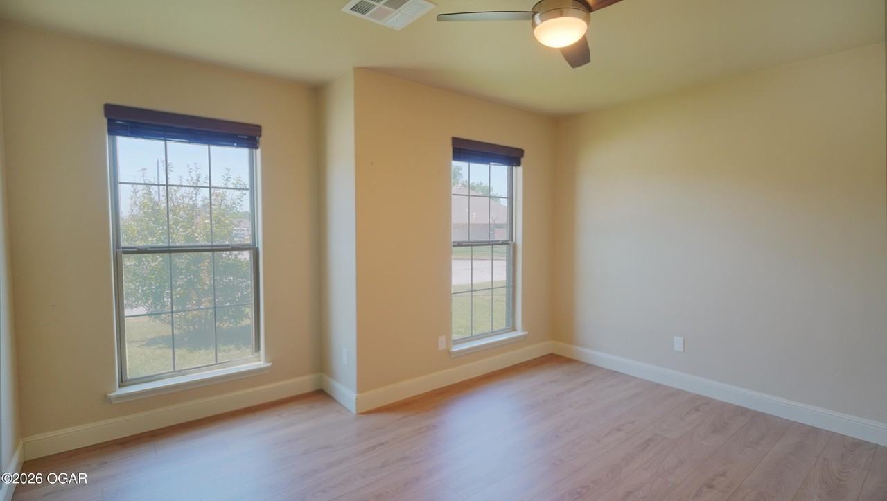 1021 Chesterfield Dr - Photo 2 of 18