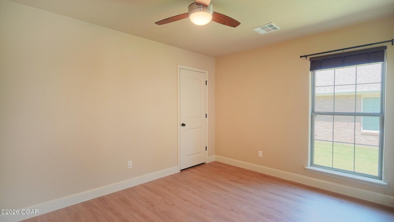 1021 Chesterfield Dr - Photo 3 of 18