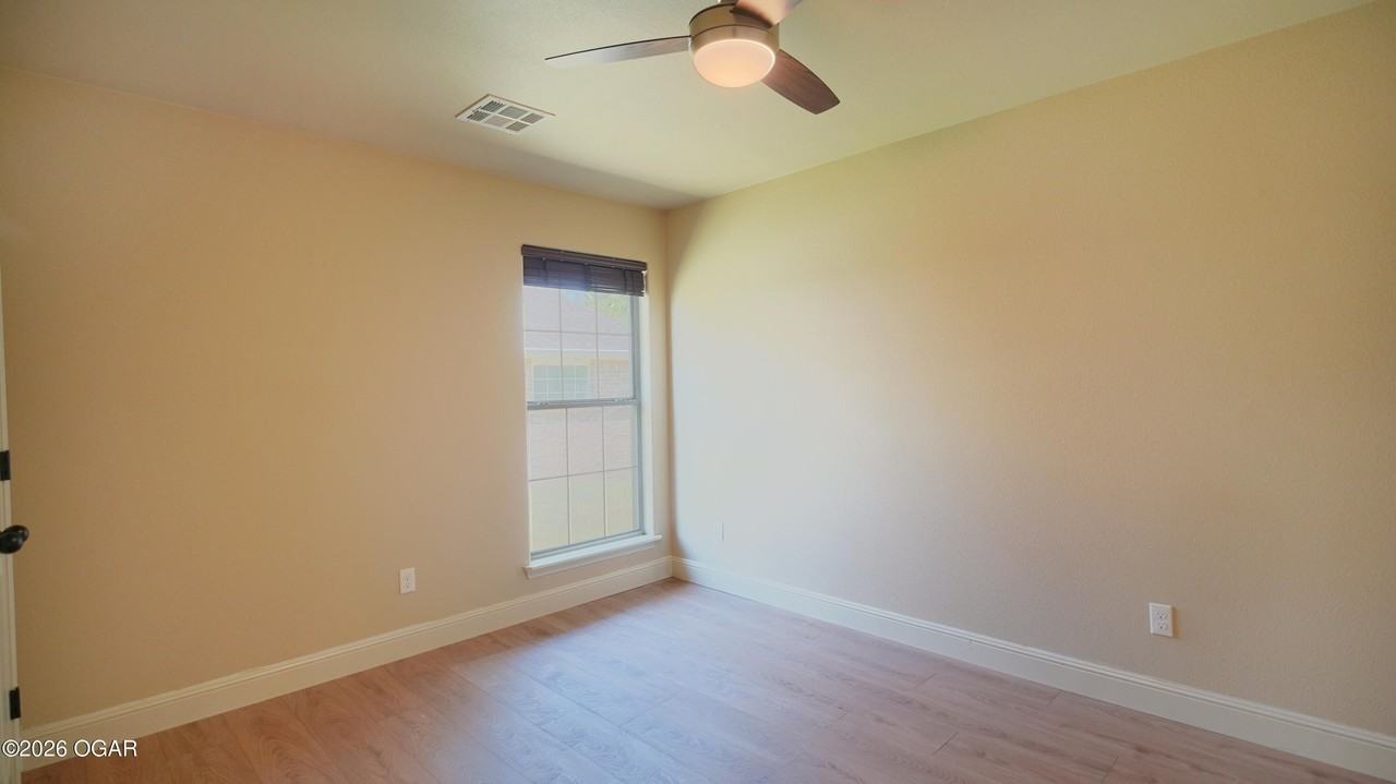 1021 Chesterfield Dr - Photo 5 of 18