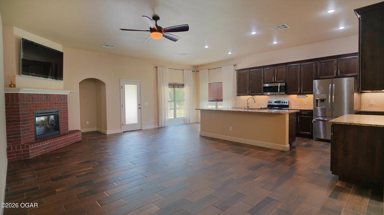 1021 Chesterfield Dr - Photo 6 of 18