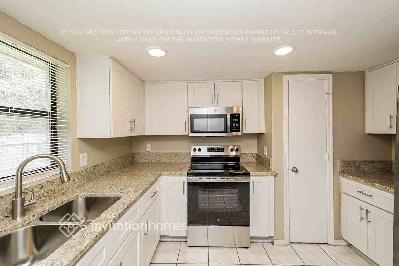 1517 Kestrel Way - Photo 6 of 17