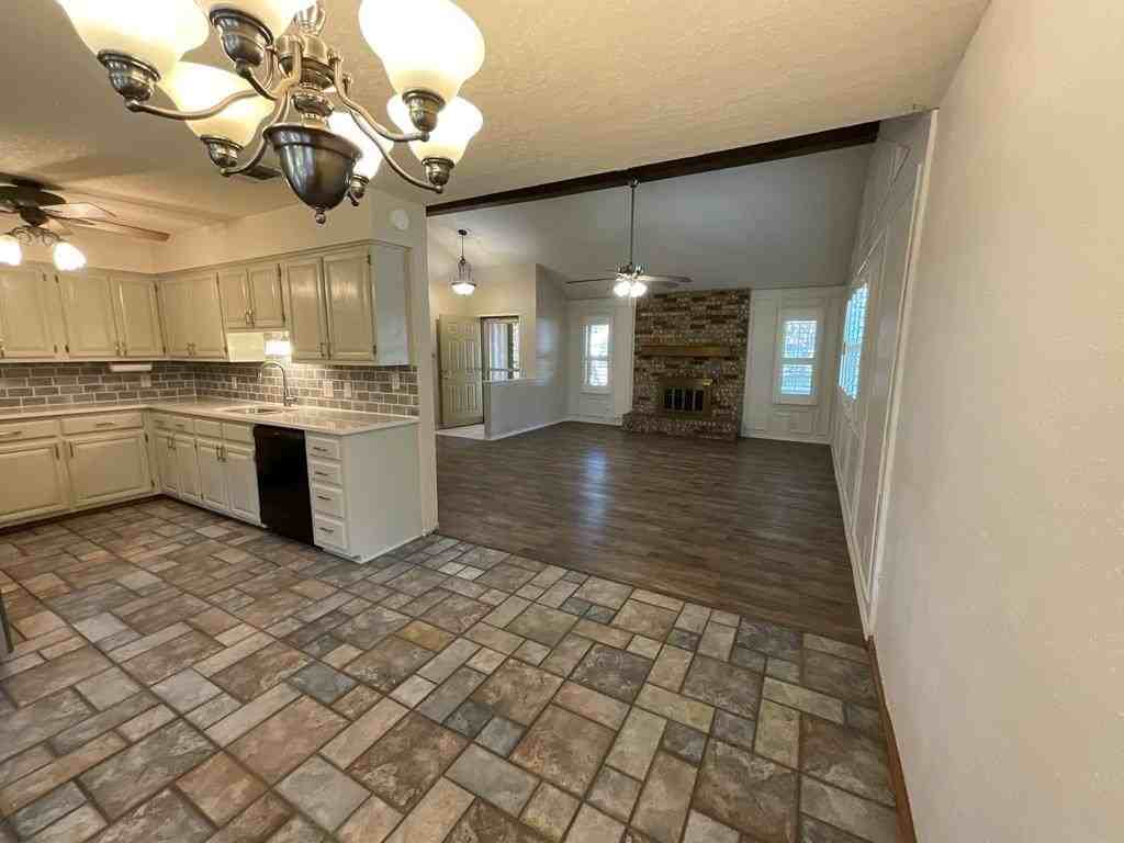 2407 Arbor Cir - Photo 7 of 22