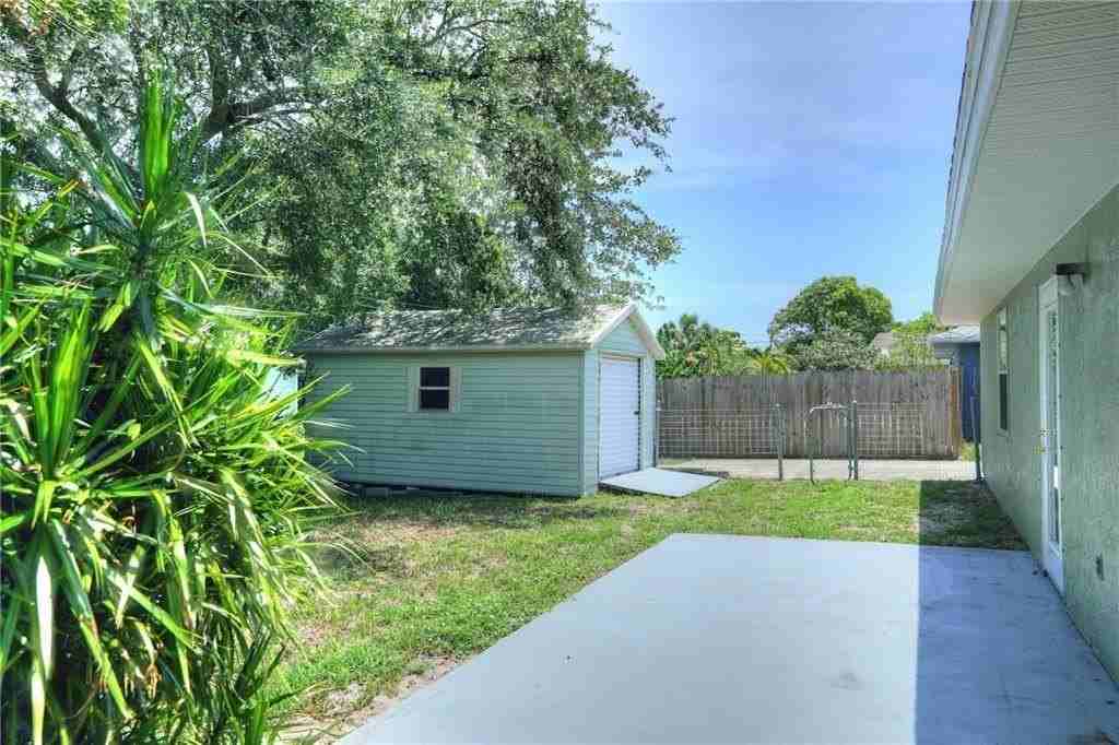 834 Jamaica Ave - Photo 4 of 35