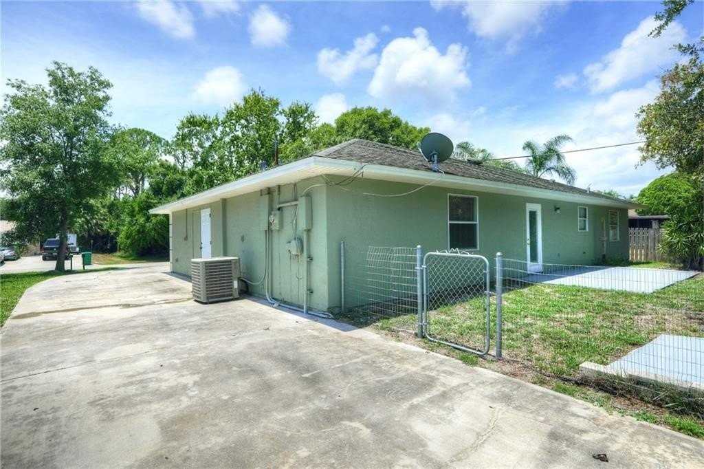 834 Jamaica Ave - Photo 5 of 35