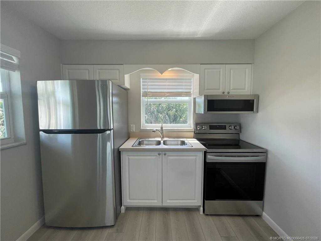 661 Hernando St #10 - Photo 3 of 8