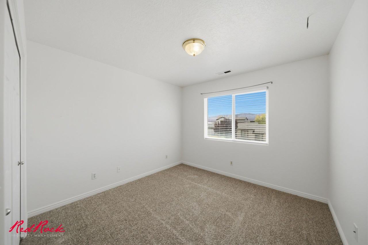 1058 N 1340 West Cir #2 - Photo 4 of 28