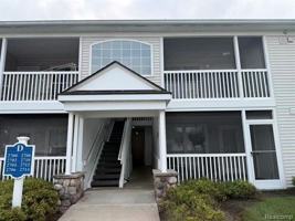 featured image of 2710 S Knightsbridge Cir