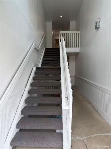 2710 S Knightsbridge Cir - Photo 2 of 17