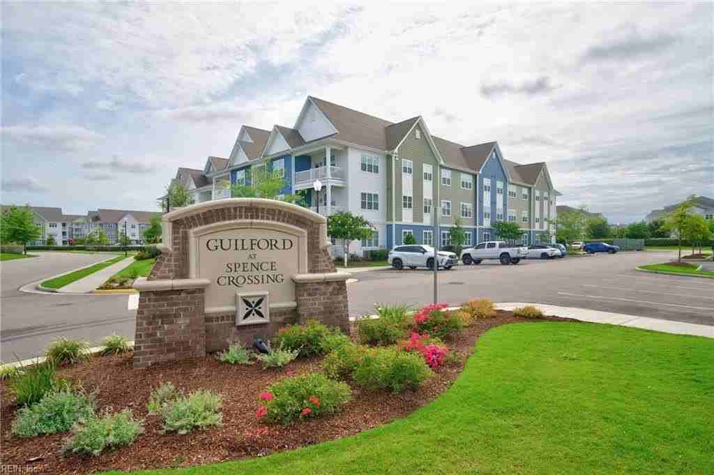 1725 Dromolin Dr #208