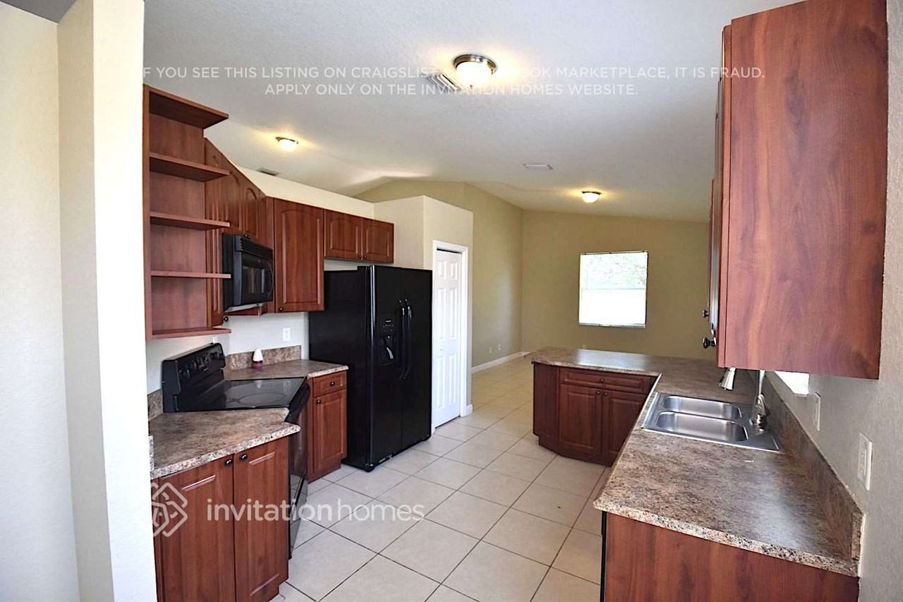 5221 Sw 141st Ave - Photo 7 of 14