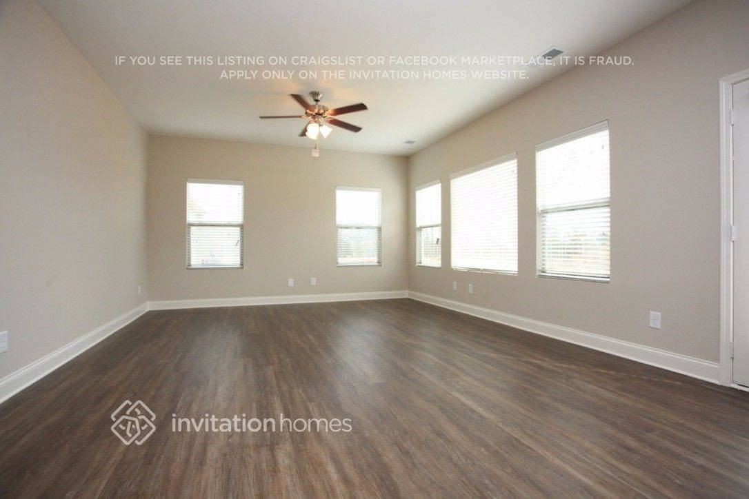 5326 Roberta Crossing Dr - Photo 2 of 9