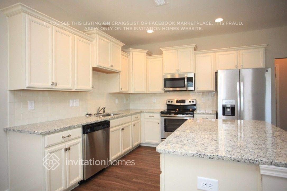 5326 Roberta Crossing Dr - Photo 4 of 9