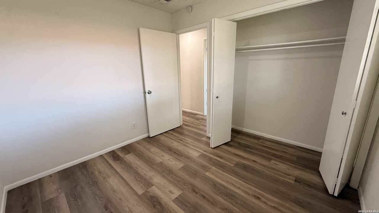 7418 Pipers Creek St - Photo 5 of 19
