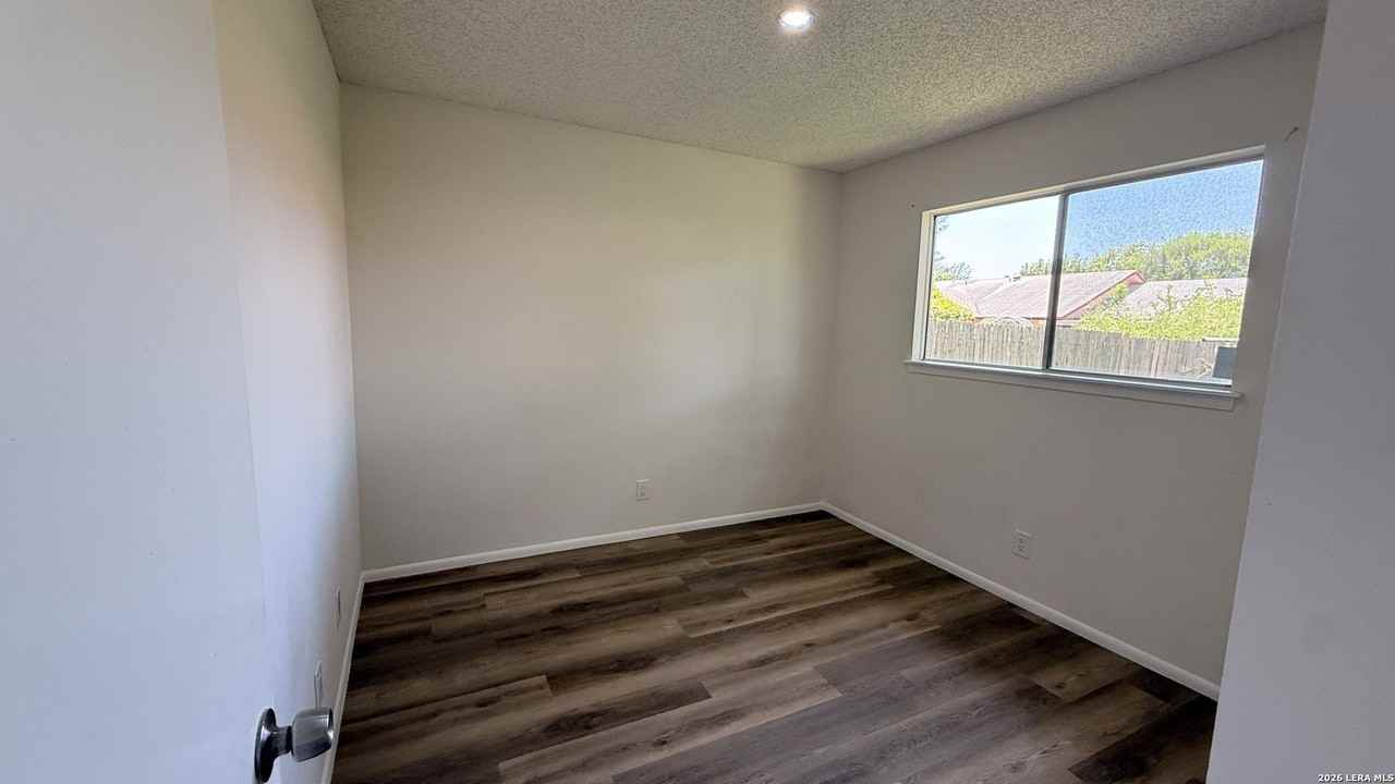 7418 Pipers Creek St - Photo 7 of 19