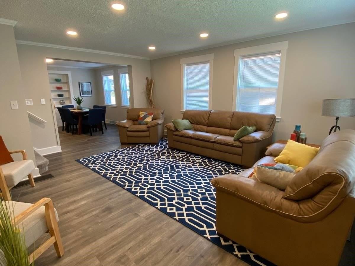 1523 E Liberty Ave - Photo 2 of 22