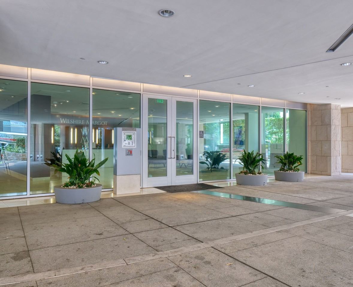 Wilshire Margot - Photo 2 of 19