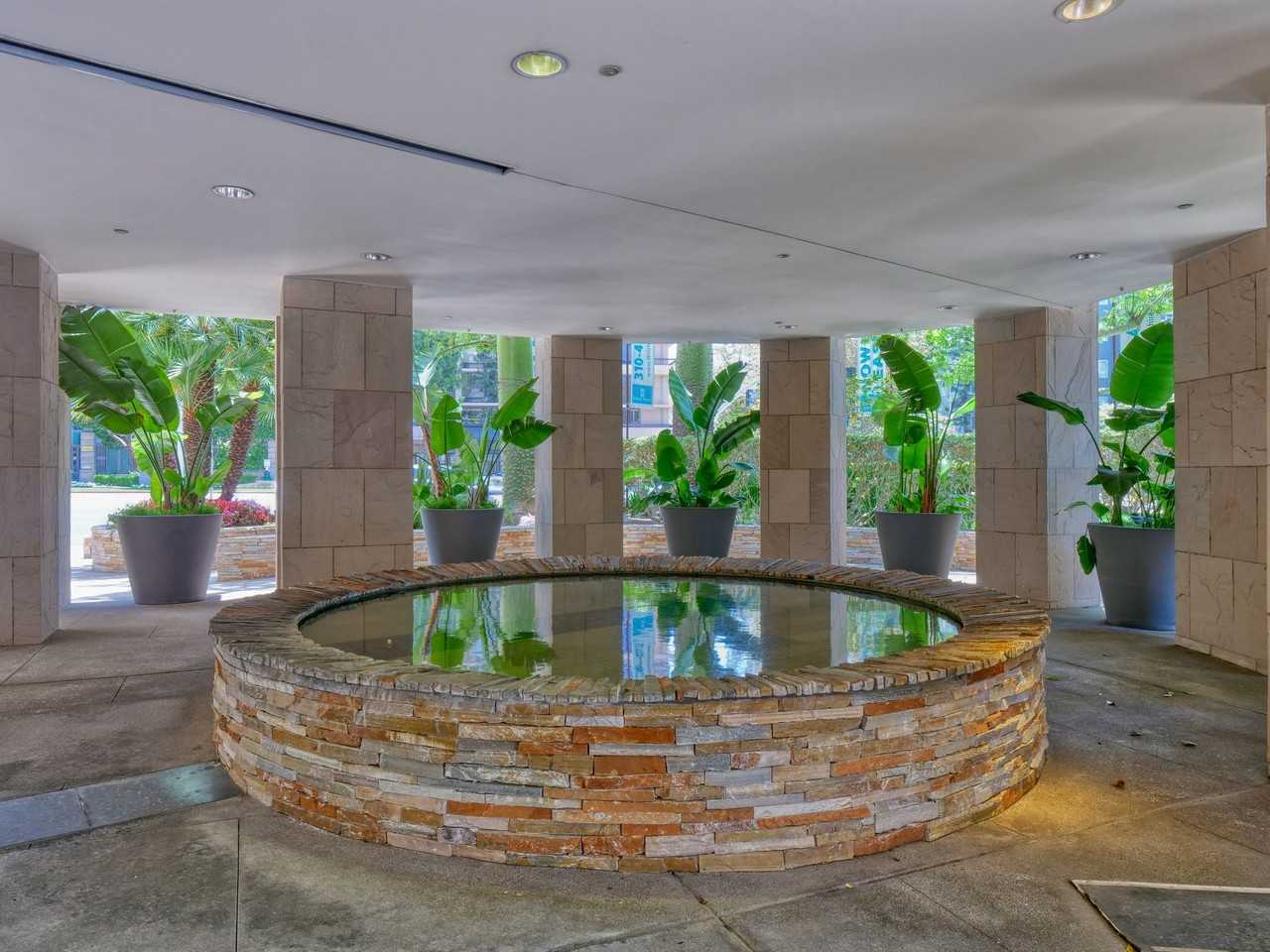 Wilshire Margot - Photo 4 of 19