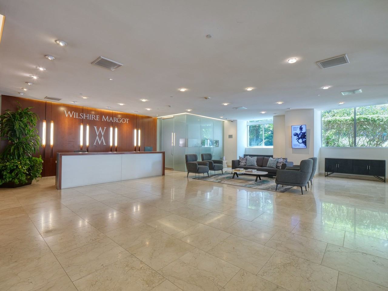 Wilshire Margot - Photo 5 of 19