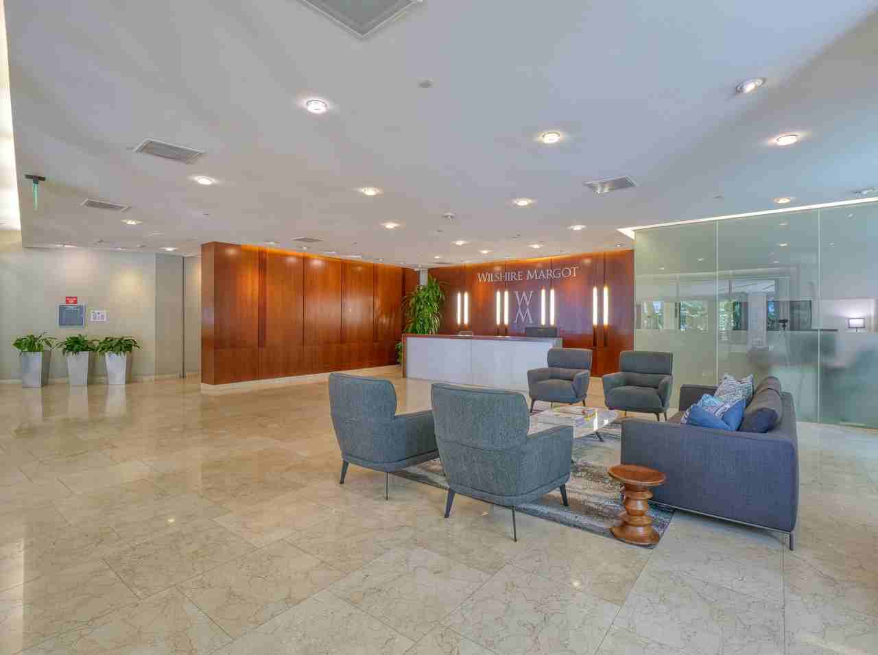 Wilshire Margot - Photo 7 of 19