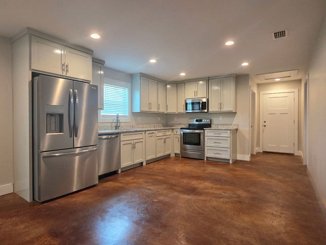 12580 Dakota St - Photo 3 of 22