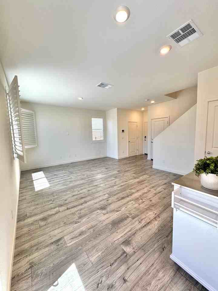 8768 Scenic Sky Dr - Photo 4 of 18