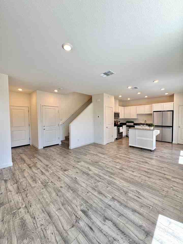 8768 Scenic Sky Dr - Photo 5 of 18