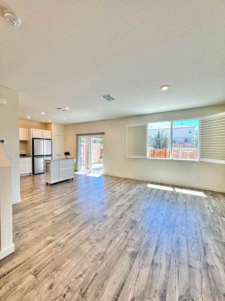 8768 Scenic Sky Dr - Photo 6 of 18